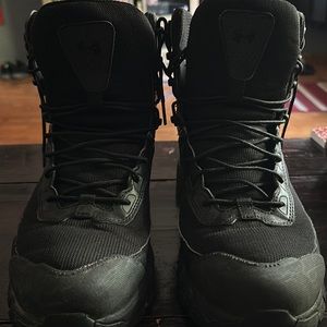Under Armour boots. Men’s size 10.5. Lots of life left.